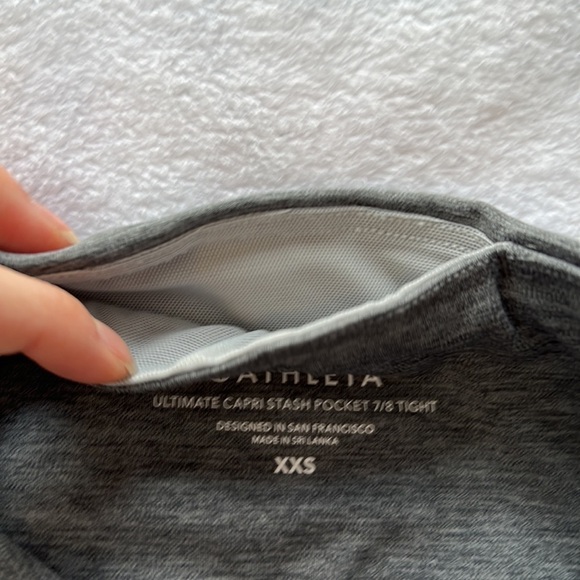 Athleta ultimate capri stash pocket 7/8 tight - Picture 10 of 11